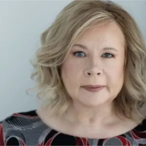 Headshot of Elizabeth Wells