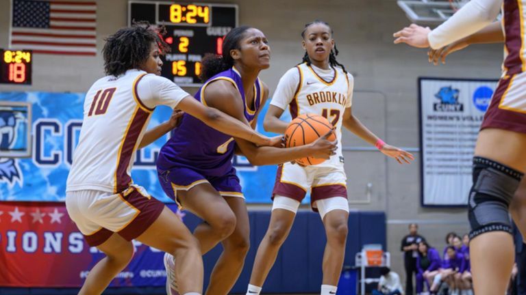 Guard Alexa Charles ’26 mixes it up with Brooklyn. Photo: Tony Correa