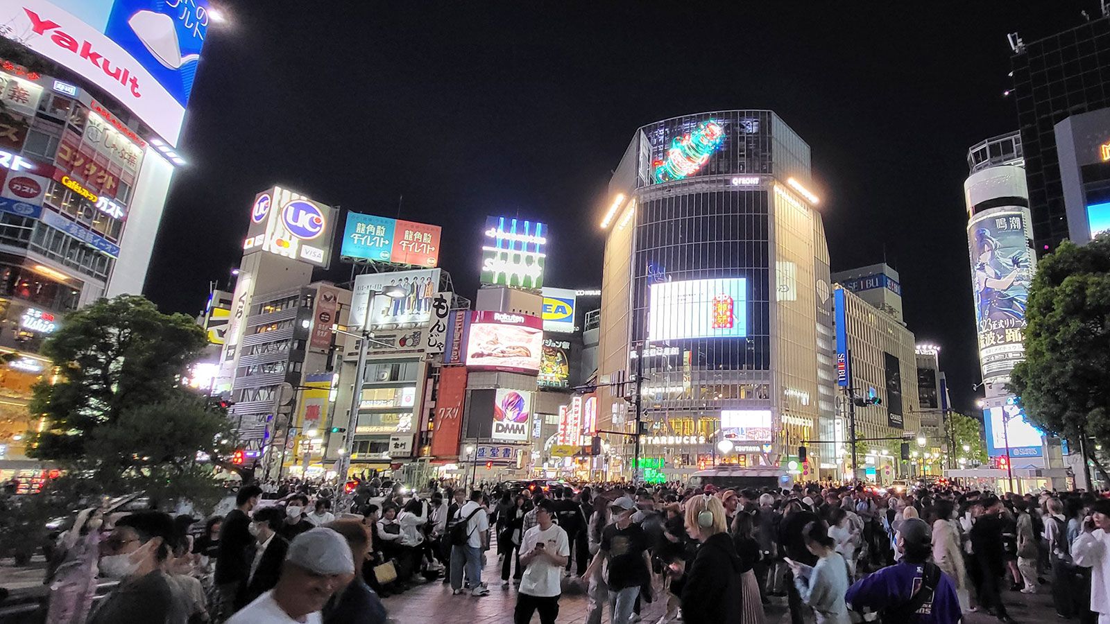 crowded city landscape photo