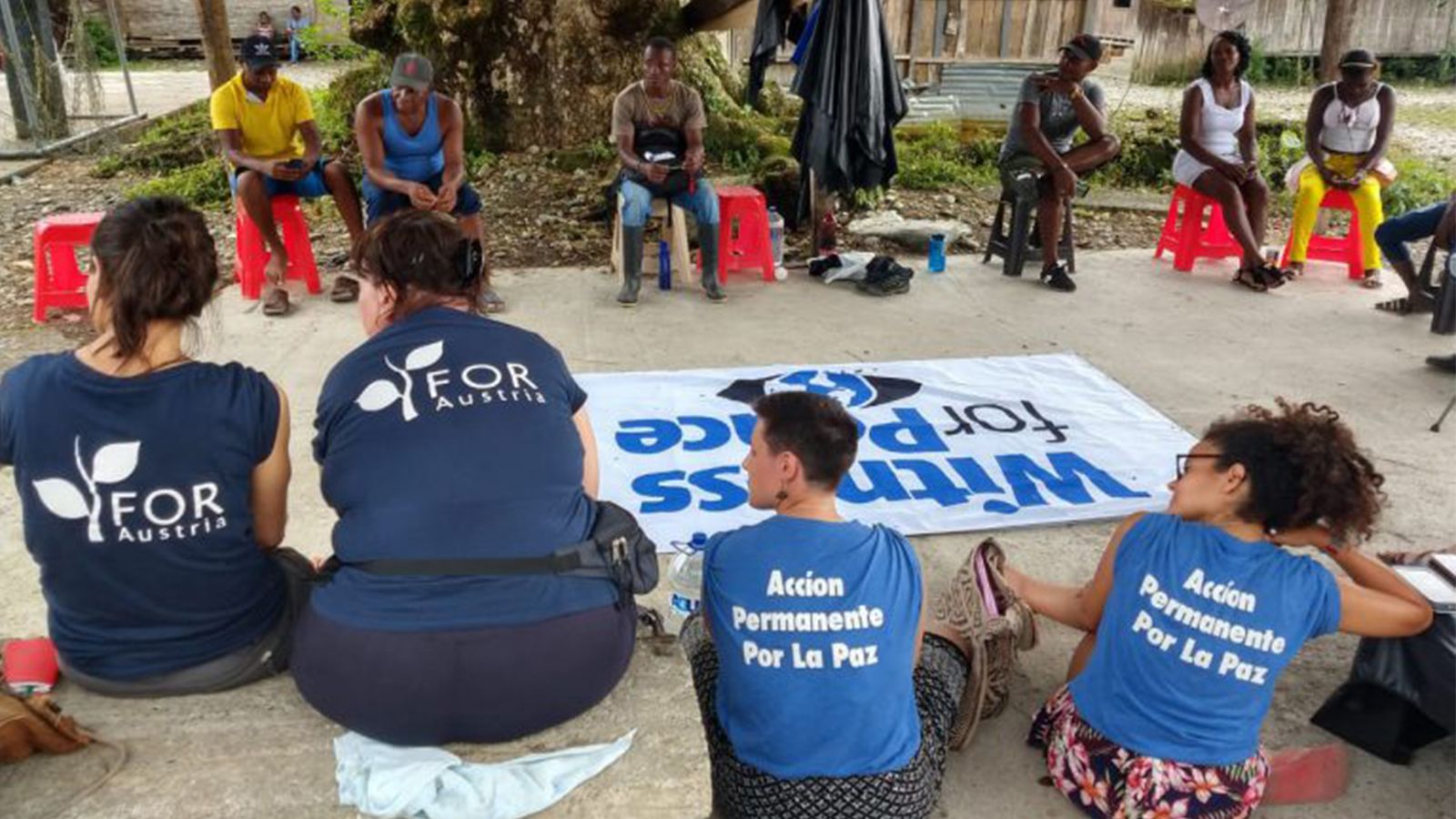 Image of volunteers in Colombia sitting in a circle