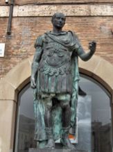 Photo of statue of Julius Caesar