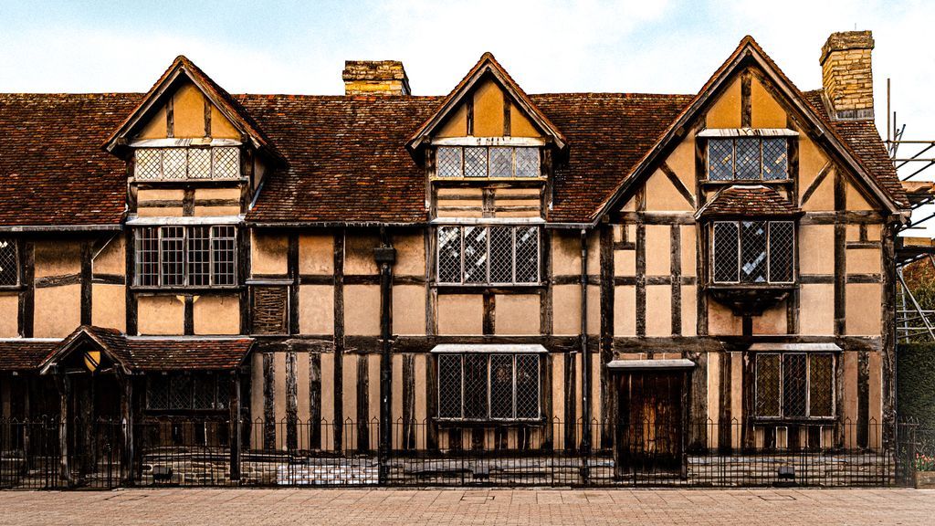 Photo of Stratford-Upon-Avon, home of Shakespeare's birthplace, England.
