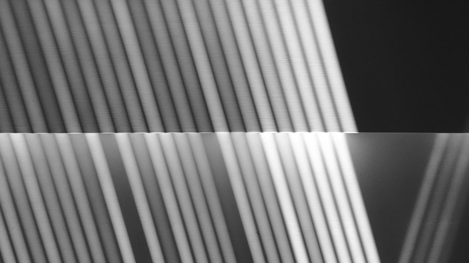 abstract image of 2 sets of parallel lines