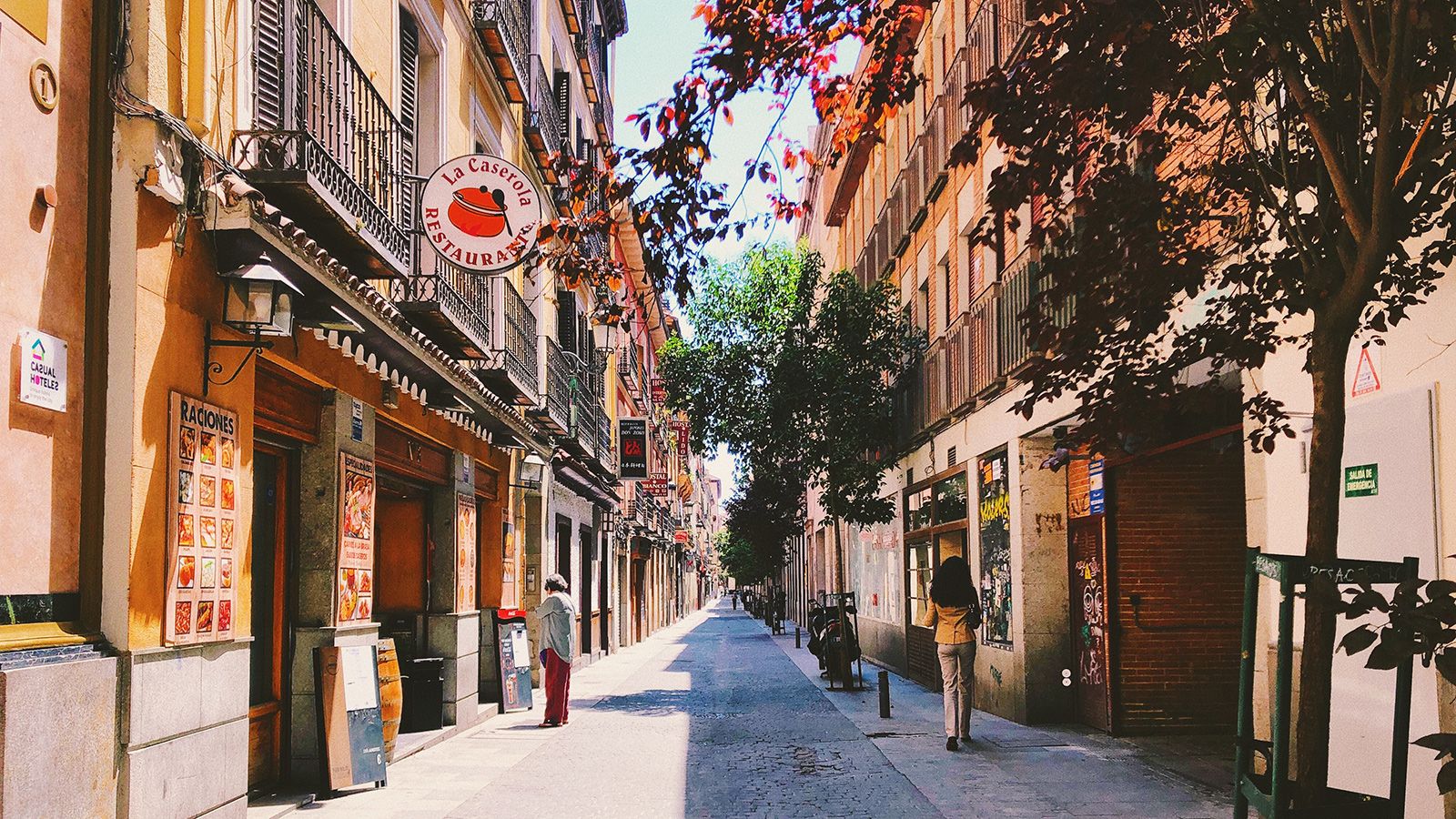 photo of a street in Madrid