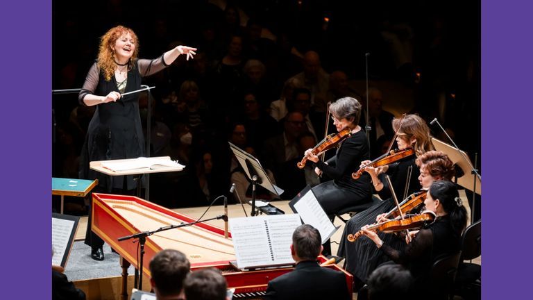 Jeannette Sorrell conducting an orchestra
