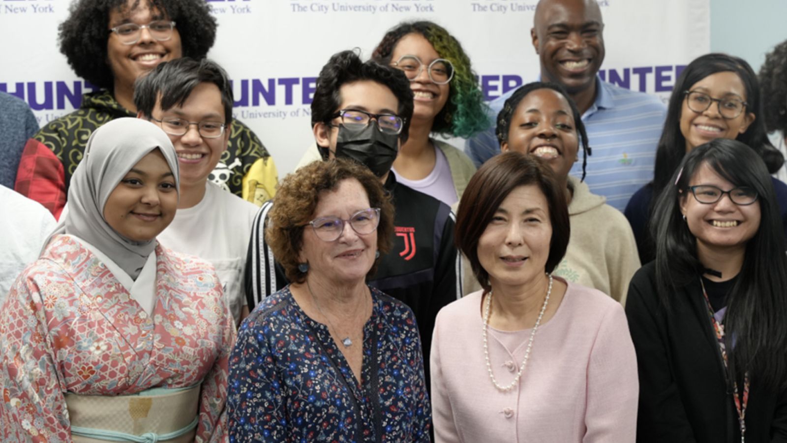 Mrs. Satoko Iwaya, the wife of Japan’s foreign Minister (third from left) visited Hunter’s Japanese Program in April.