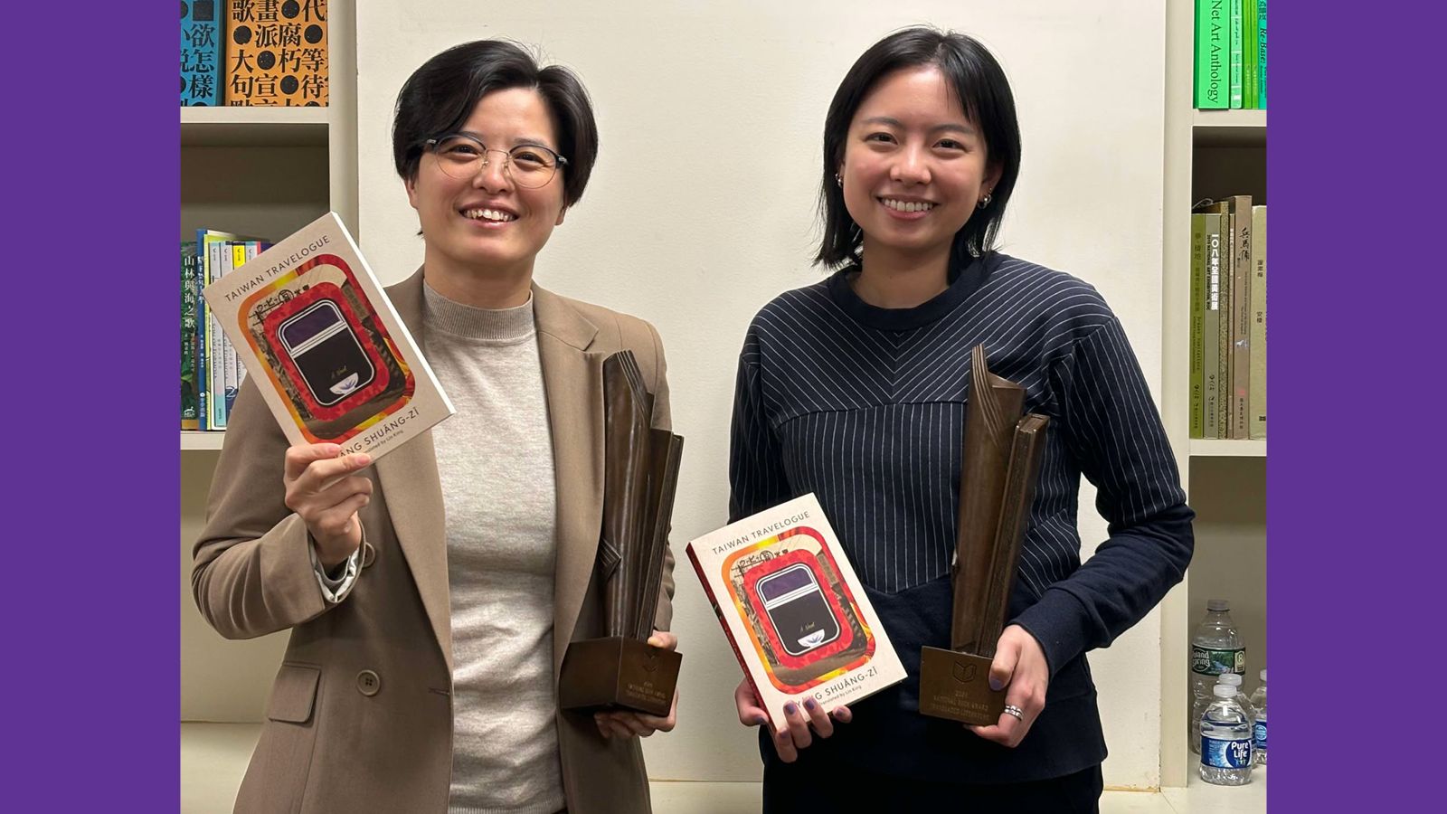 Translator Lin King and author Yang Shuang-zi pose for a photo.