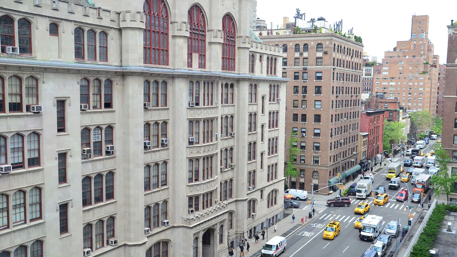 view of lexington ave going uptown with the facade of Thomas Hunter