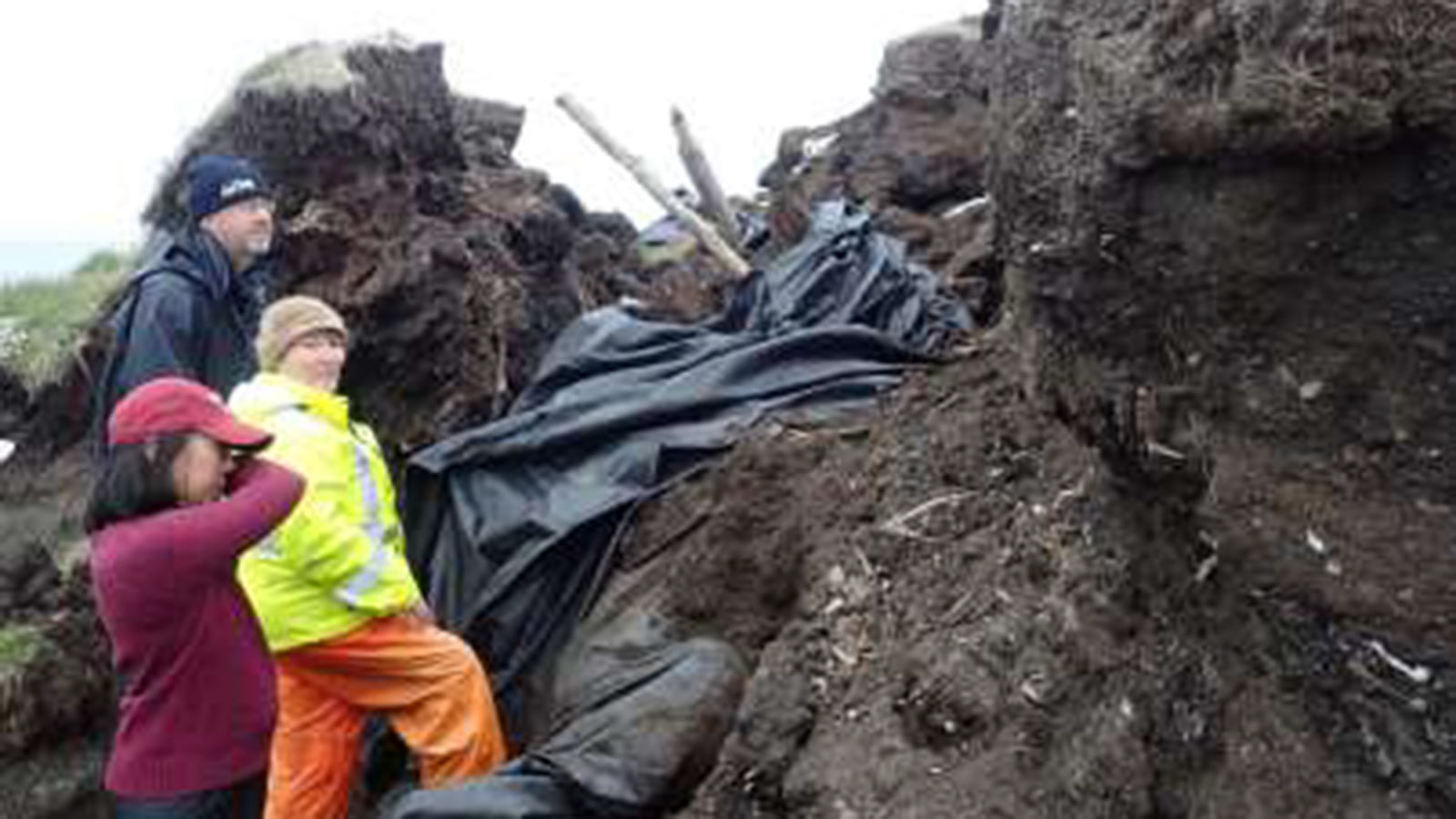 Anne Jensen leads a site tour at the slump crevice.