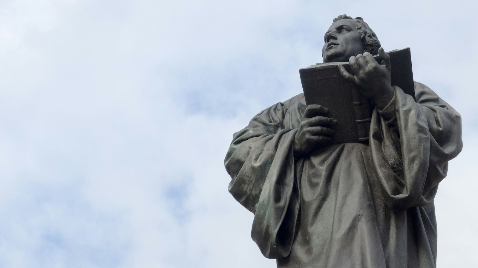 statue of martin luther